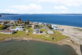 Sunny by the Sound by AvantStay Coastal Escape